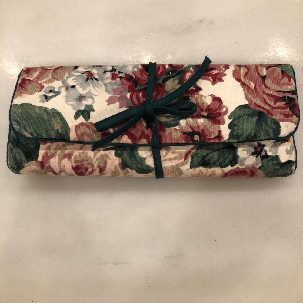 Trina Jewelry Wallet Row